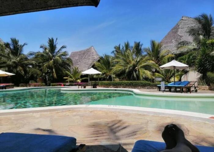 Baharini Beach Stays 2 on Beach Resort