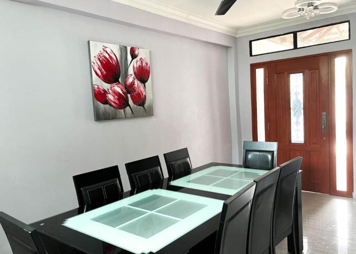 Muar Homestay [Located at Sabak Awor Seafood Court]