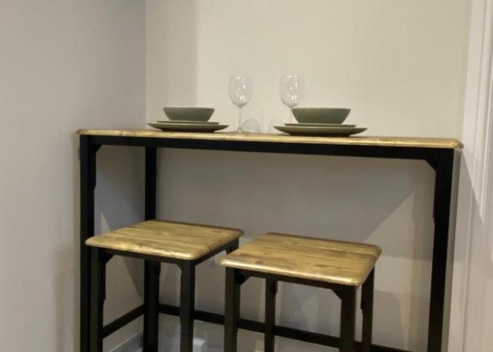 Lovely spacious loft close to train station