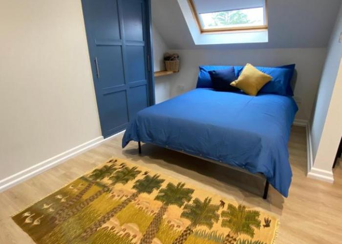 Lovely spacious loft close to train station