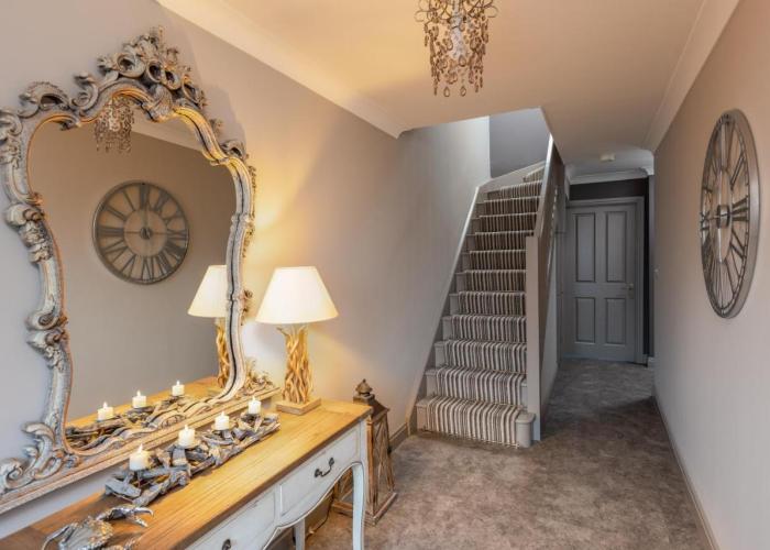 Sugar Reef - A Fantastic Modern House with Garden, Free Parking for 2 cars, Free use of Electric Vehicle Point, Whitby Beach, Shops, Bars and Restaurants just a 10 minute walk away!