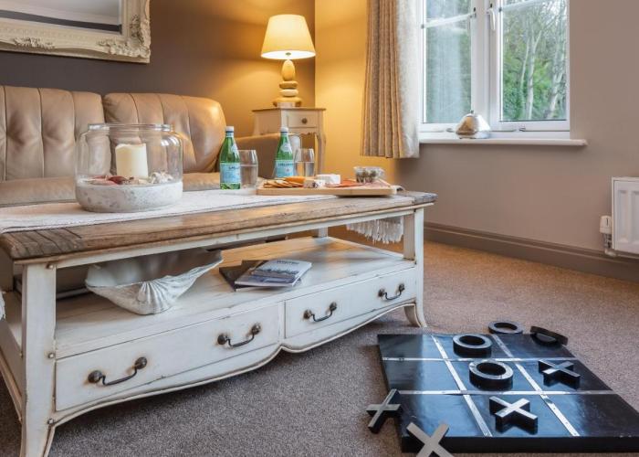 Sugar Reef - A Fantastic Modern House with Garden, Free Parking for 2 cars, Free use of Electric Vehicle Point, Whitby Beach, Shops, Bars and Restaurants just a 10 minute walk away!