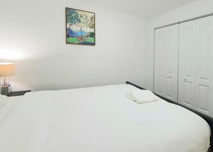 A Home Away-Deluxe Guest Room in Toronto