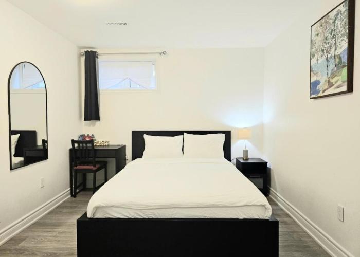 A Home Away-Deluxe Guest Room in Toronto