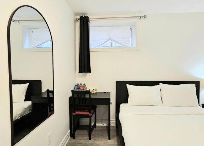 A Home Away-Deluxe Guest Room in Toronto