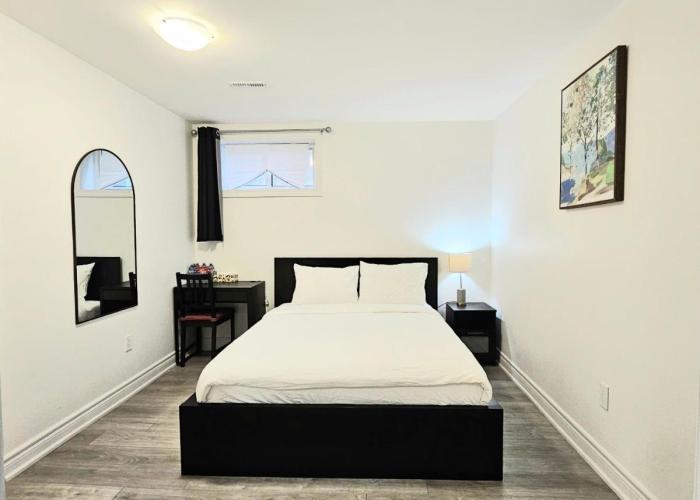 A Home Away-Deluxe Guest Room in Toronto