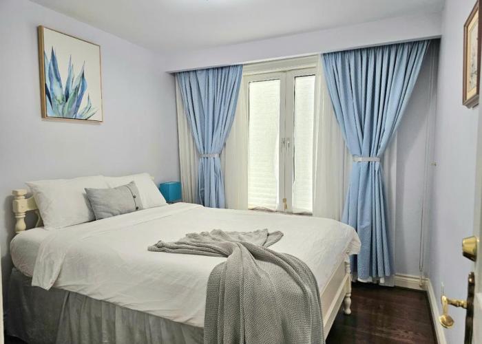 A Home Away-Deluxe Guest Room in Toronto