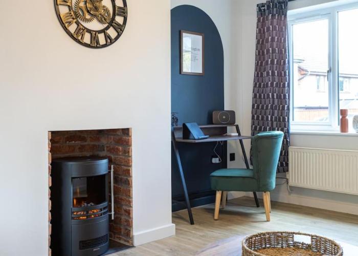 Railway House - Central Warrington - Sleeps 6