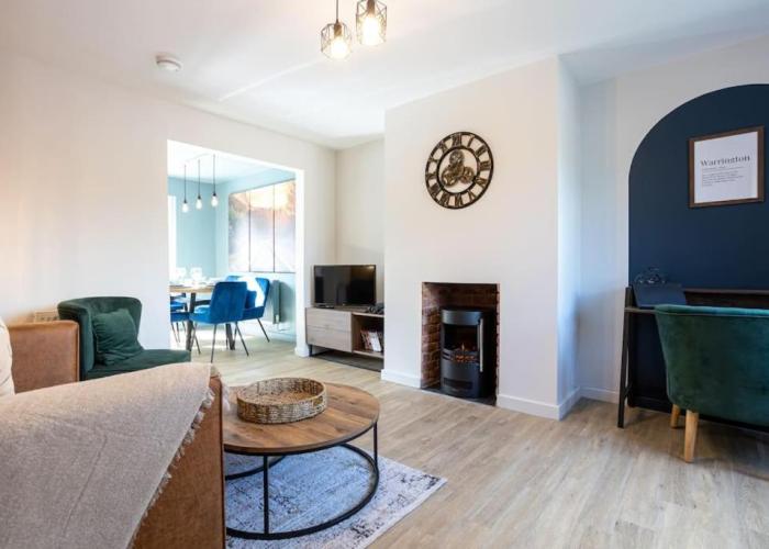 Railway House - Central Warrington - Sleeps 6