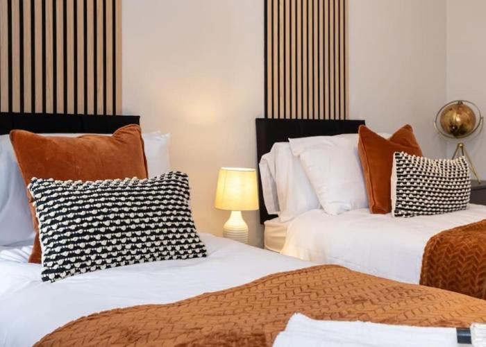 Railway House - Central Warrington - Sleeps 6