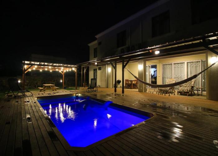 Spacieuse villa Quatre coco avec piscine, accès plage à pied