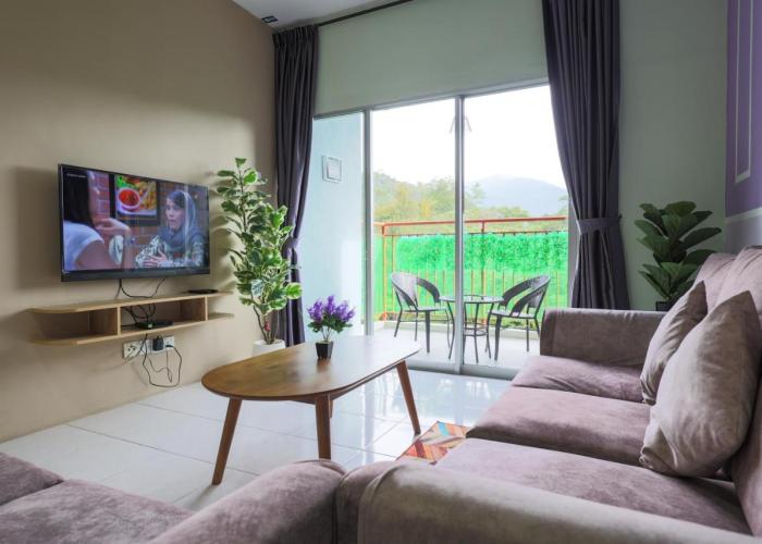 Moonight Luxe Suite, Cameron's Emerald Avenue