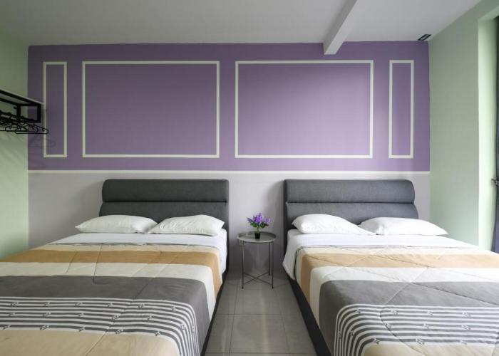 Moonight Luxe Suite, Cameron's Emerald Avenue