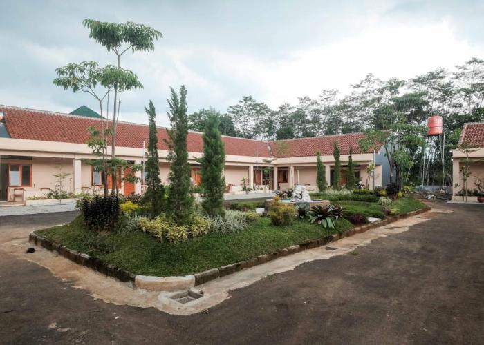 RedDoorz Plus Syariah near Alun Alun Kajen 2