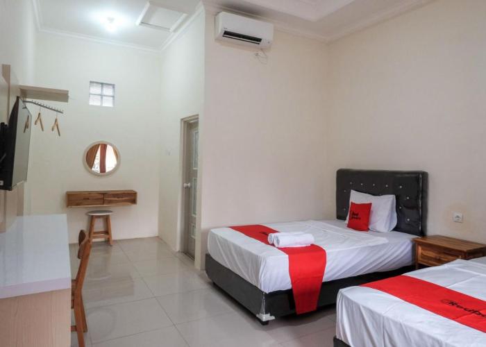 RedDoorz Plus Syariah near Alun Alun Kajen 2