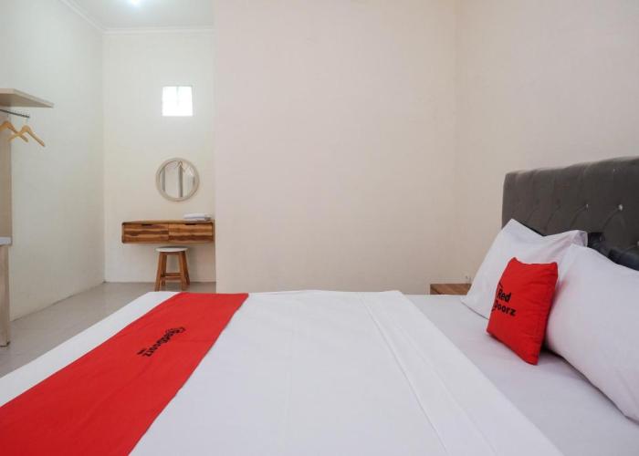RedDoorz Plus Syariah near Alun Alun Kajen 2