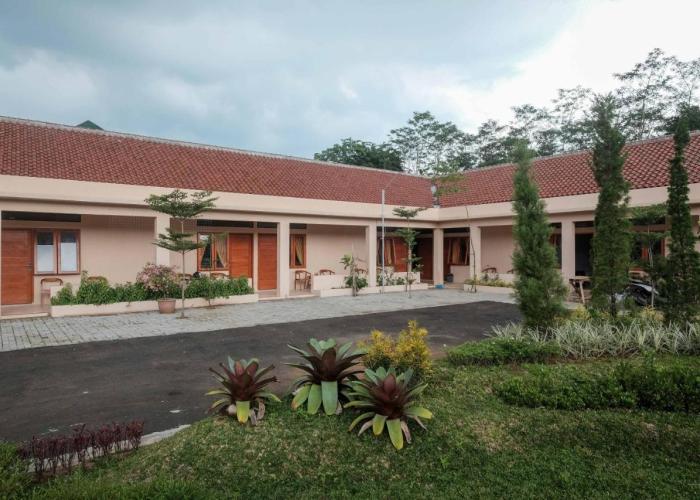 RedDoorz Plus Syariah near Alun Alun Kajen 2