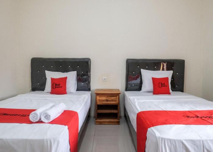 RedDoorz Plus Syariah near Alun Alun Kajen 2