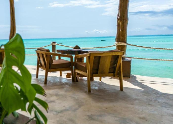 MAHI MAHI BEACH HOTEL