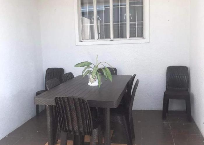 Modern Cozy 3BR Near Air-conditioned & Free Parking
