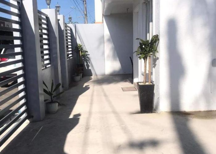 Modern Cozy 3BR Near Air-conditioned & Free Parking