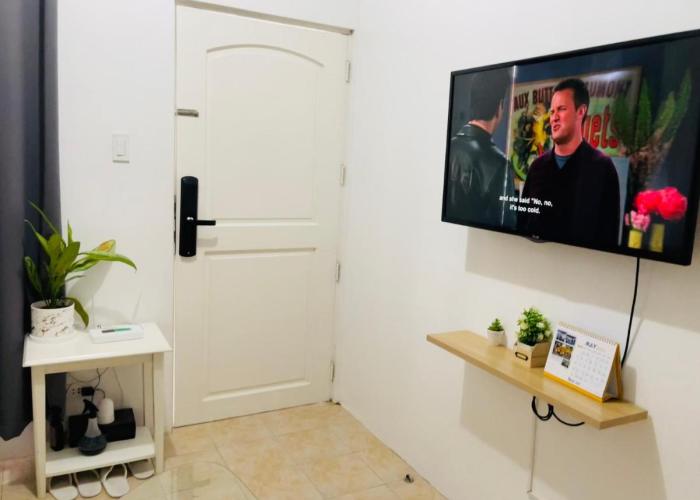 Modern Cozy 3BR Near Air-conditioned & Free Parking