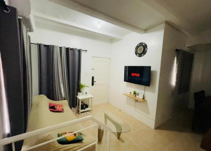 Modern Cozy 3BR Near Air-conditioned & Free Parking