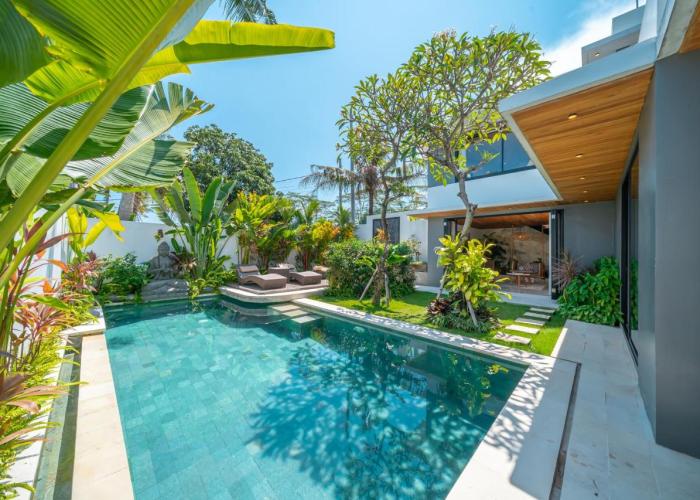 Villa Arunika - Stylish tropical 2BR Villa close to Nyanyi beach!