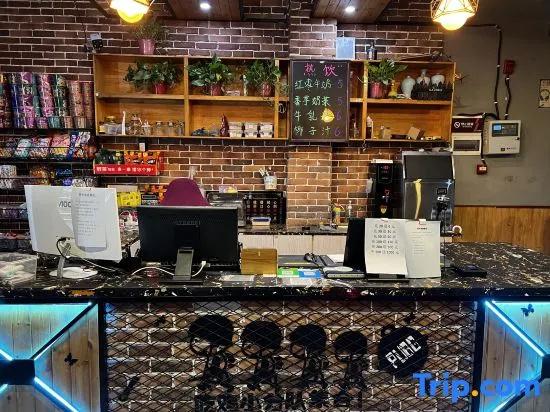 Sunshine E-sports Hotel (Fangcheng Longquan Park)