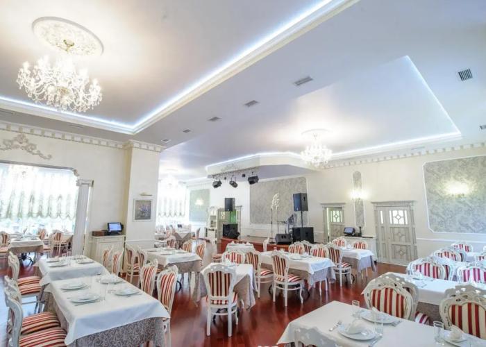 Alyaska Hotel