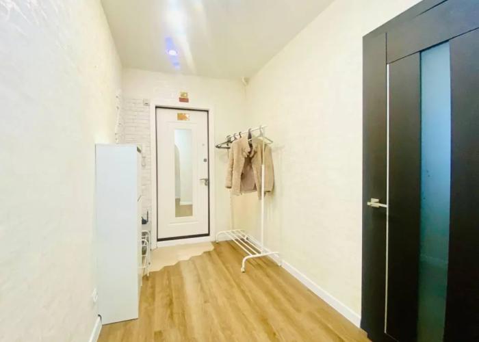 Apartment North on Mira Avenue 84