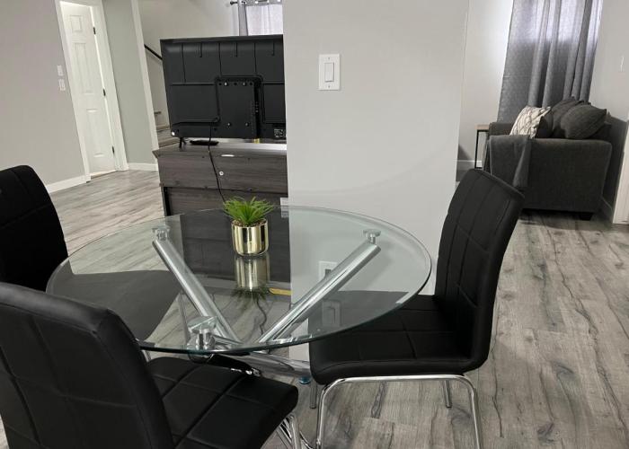 Cozy Modern and Lavish 1 Bedroom Basement Suite