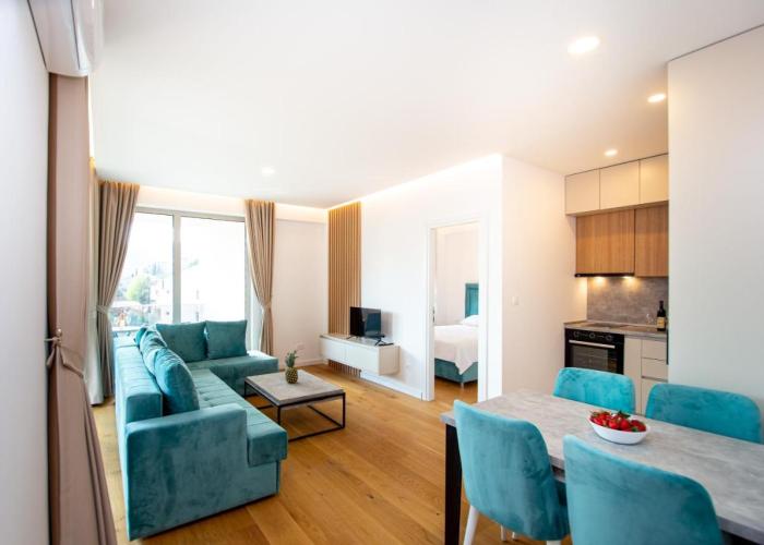 Lovely Condo Rafailovici Beach