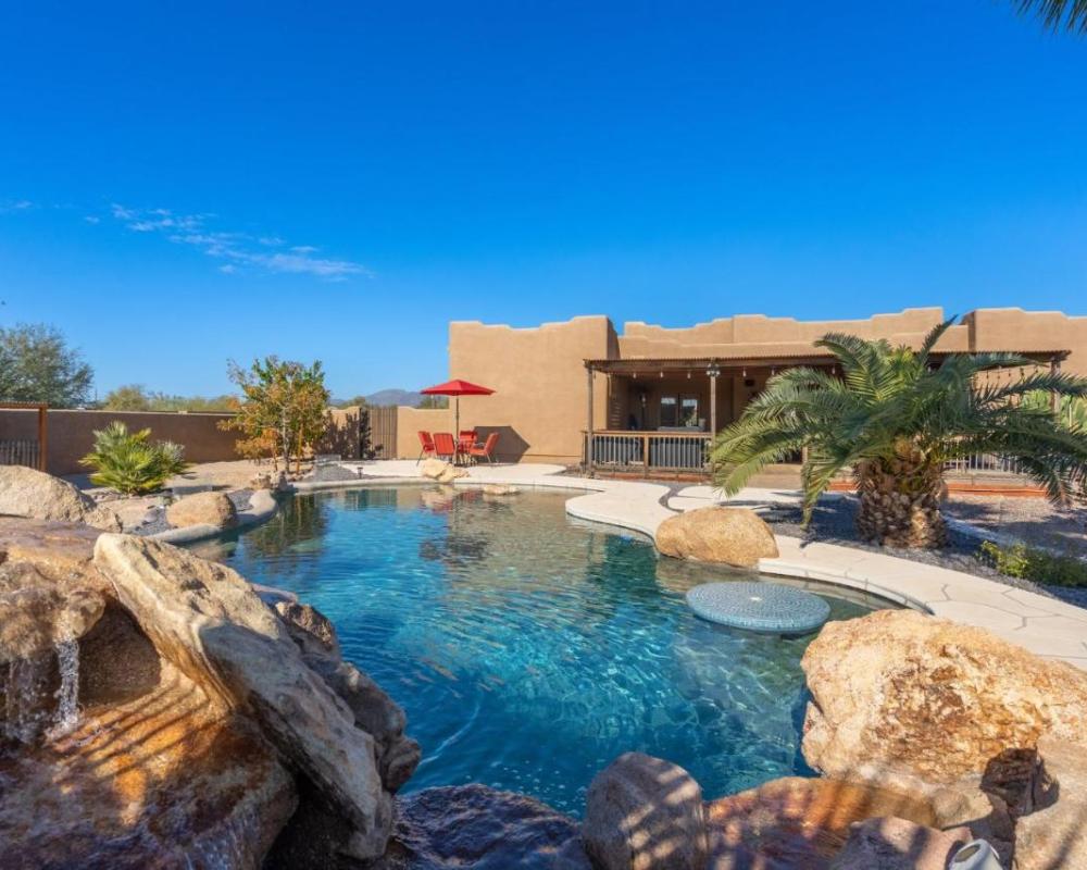 Cozy quiet home BBQ Pool Outdoor entertaining