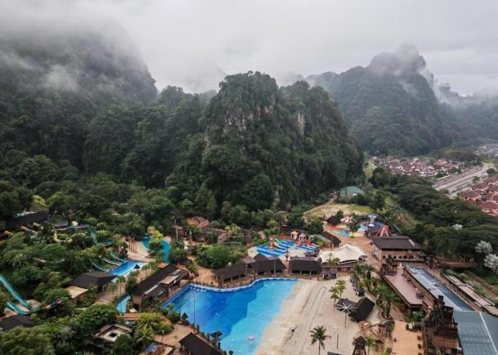Cozy Suite with 270 Degree Mountain and Theme Park Views