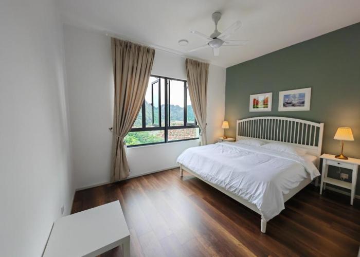 Cozy Suite with 270 Degree Mountain and Theme Park Views