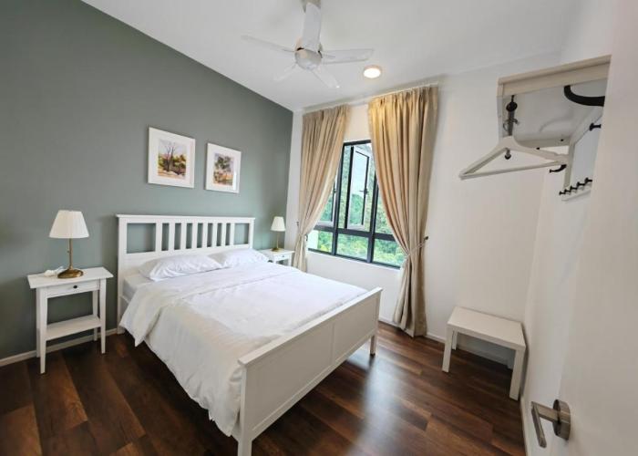 Cozy Suite with 270 Degree Mountain and Theme Park Views