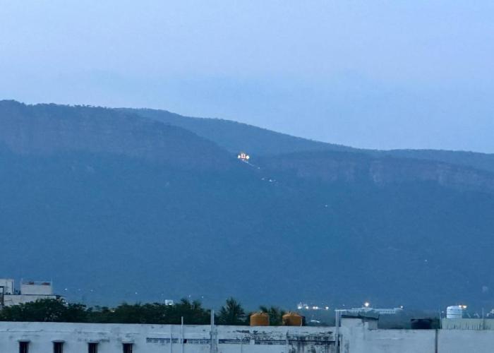 TrueLife Homestays - Brand new Signature Homes with all modern facilities for families visiting Tirupati Temple - Hall, Kitchen, AC, Fast WiFi, Android TV - Well connected to Tirumala and Highways from Bengaluru, Chennai, Tirupati Airport - Top Service