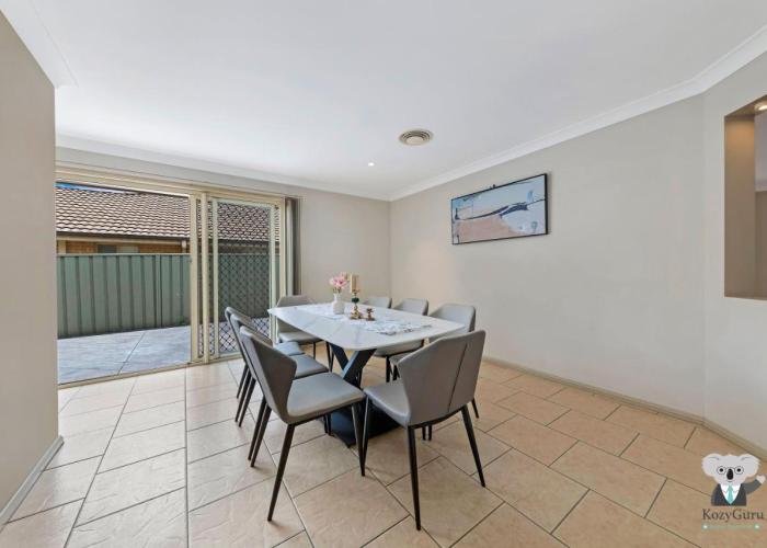 KozyGuru / Penrith / Cosy 4BED House / Free Internet NPE051