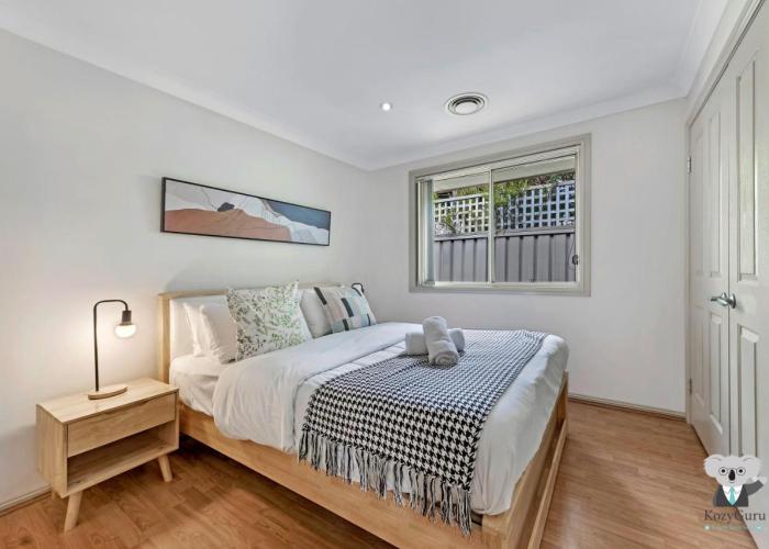 KozyGuru / Penrith / Cosy 4BED House / Free Internet NPE051