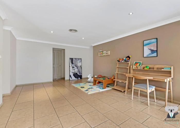 KozyGuru / Penrith / Cosy 4BED House / Free Internet NPE051