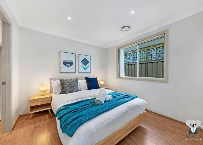 KozyGuru / Penrith / Cosy 4BED House / Free Internet NPE051