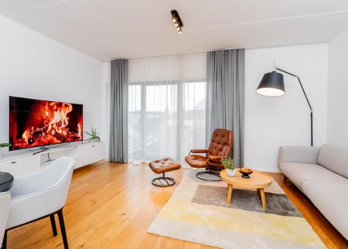 Heart of Pärnu Living - Contemporary 2 Bedroom Apartment with Balcony & Parking