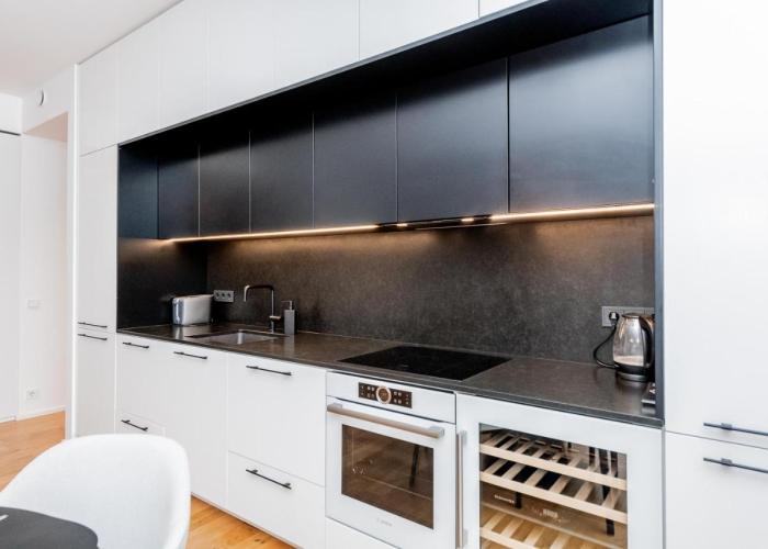 Heart of Pärnu Living - Contemporary 2 Bedroom Apartment with Balcony & Parking