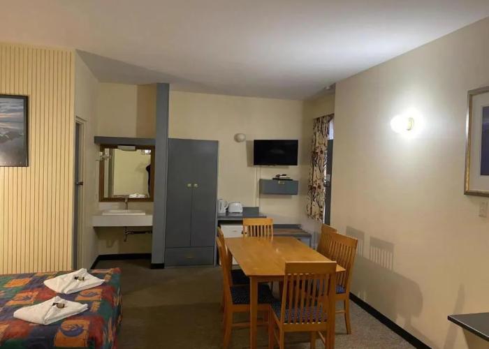 Gateway Motor Inn