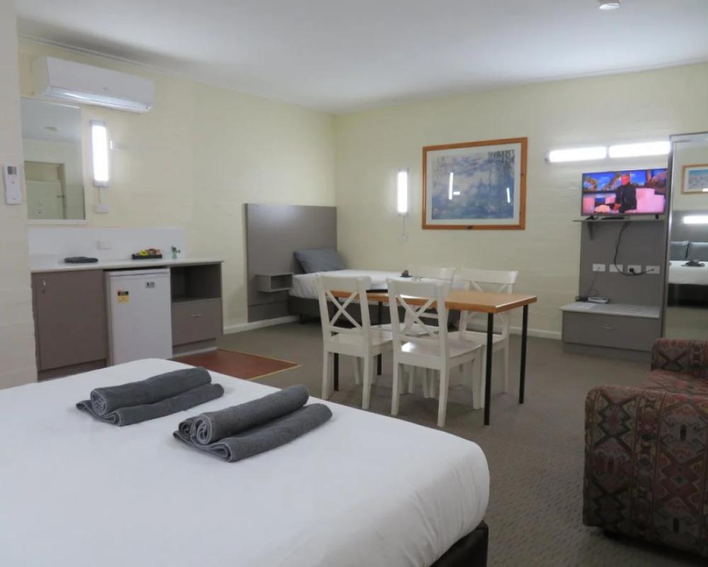 фото Bishops Lodge Narrandera