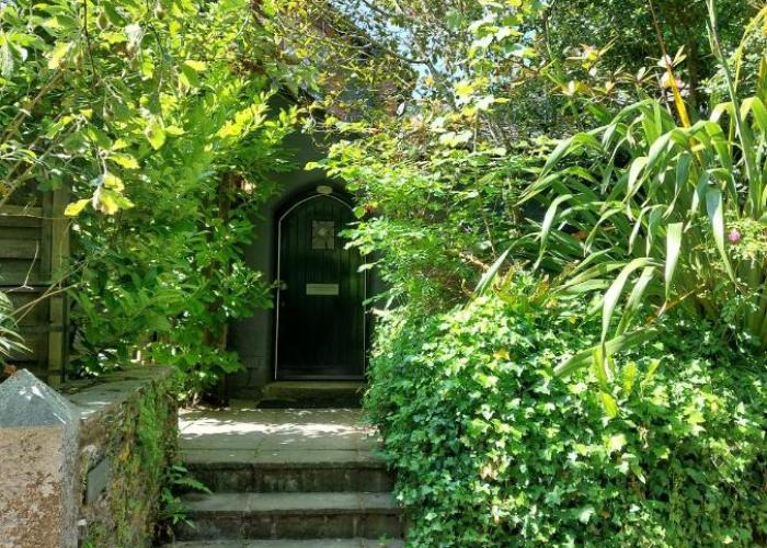 Tregarthen Cottage - tranquil totally self-contained room near Looe with EV point