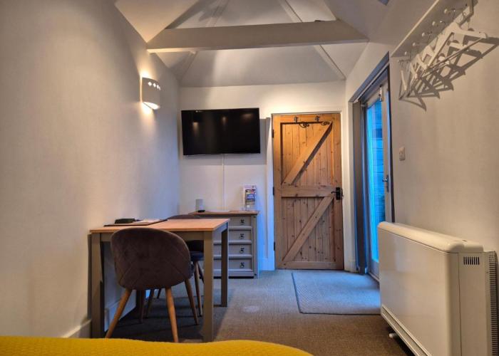 Tregarthen Cottage - tranquil totally self-contained room near Looe with EV point