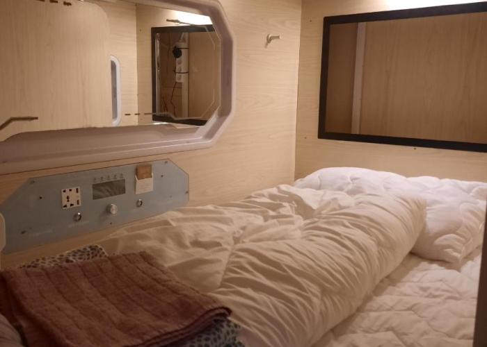 Sleeping capsule in a shared room