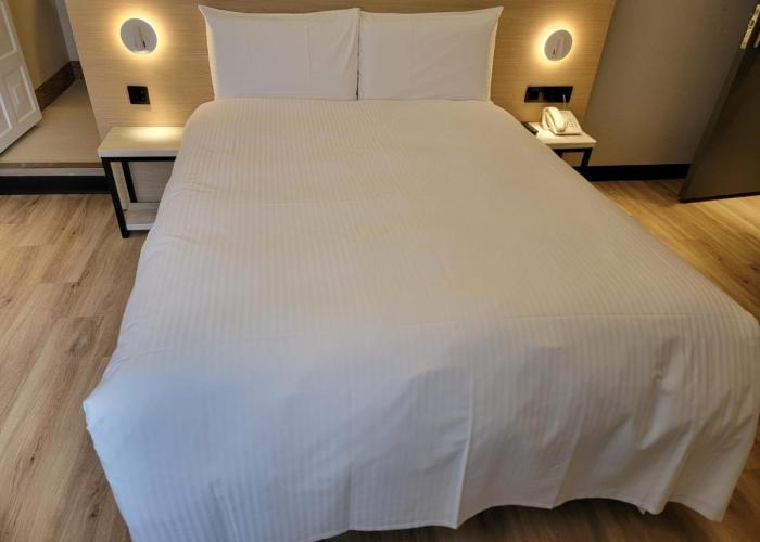 Hub Hotel- Banqiao Station Building 1